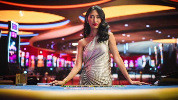 Meja Sic Bo Dadu dengan tiga dadu dan dealer profesional di platform bestiebet